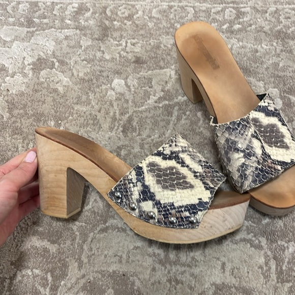 Jeffrey Campbell Size 8 Snake Leather Heel - Picture 2 of 9